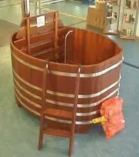 Badebottich mit holzbeheiztem Unterwasserofen 168 x 137 cm Billig